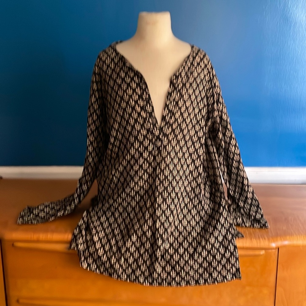 Women’s long sleeve tunic 4 buttons side pockets